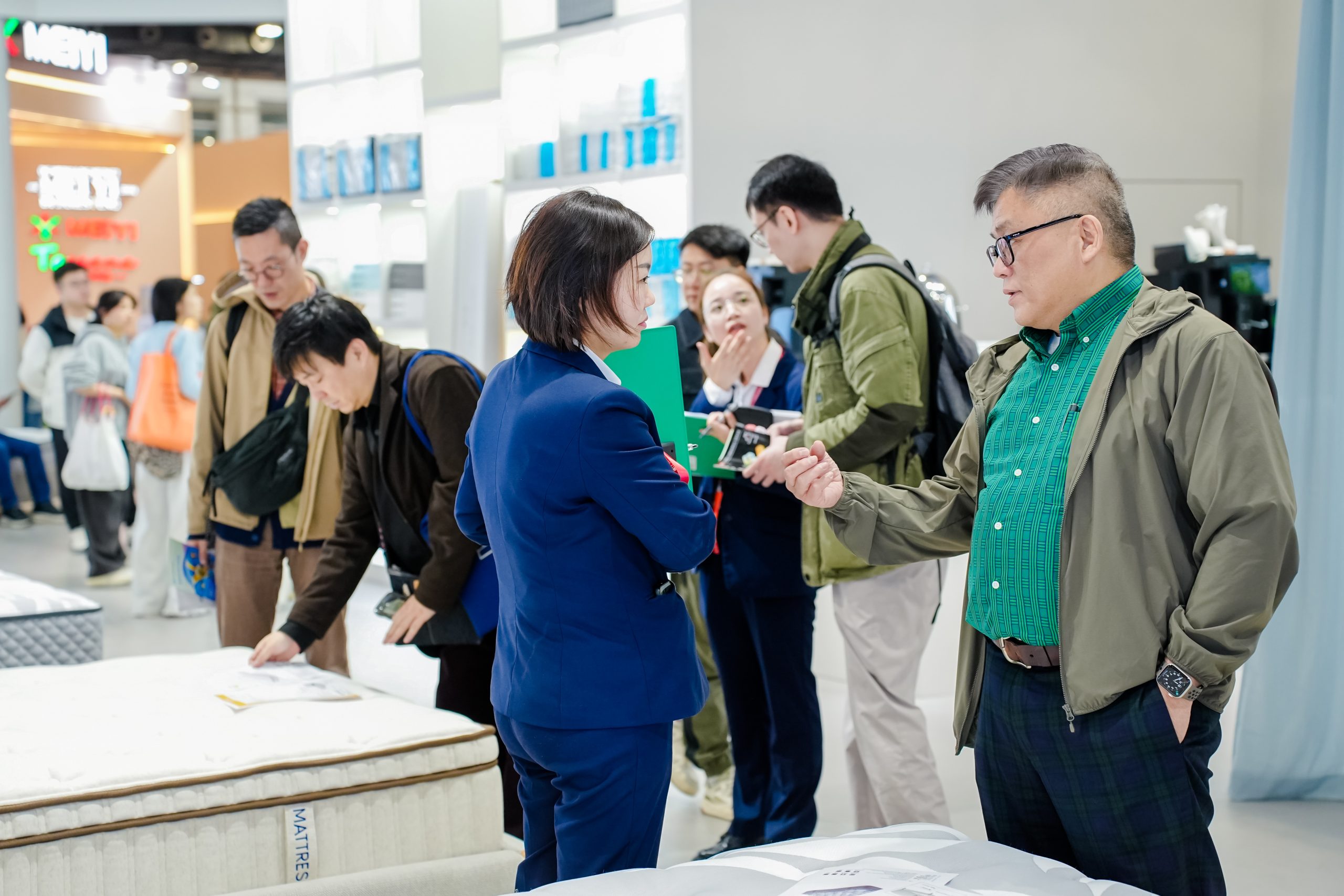 CIFF Buyer Guide: Learn how to efficiently compare similar furniture suppliers at the CIFF exhibition. Use our structured 4-step framework focusing on quality, production capacity, pricing terms